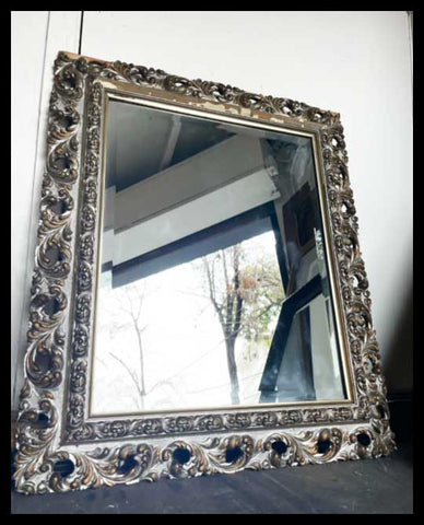 II.3176   ESPEJO MARCO PLATEADO DECORADO