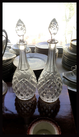 II.2280 PAR DE LICORERAS DE CRISTAL