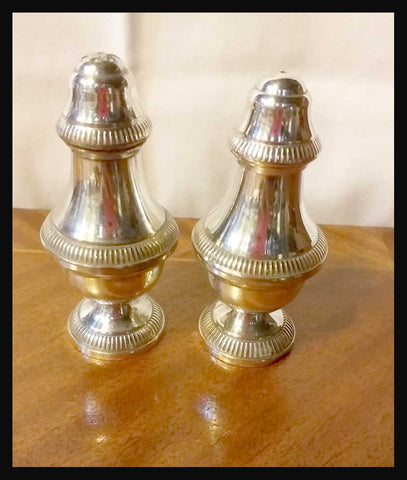 II.2351 SALERO Y PIMENTERO INGLÉS