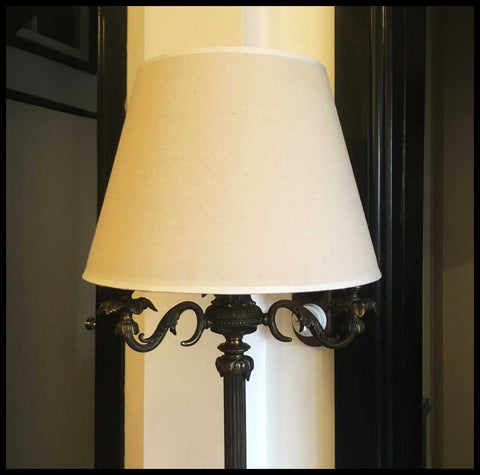 II.2646	LÁMPARA DE PIE DE BRONCE