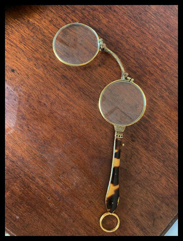 II.3476 LENTES PORTÁTILES DE ORO Y CAREY