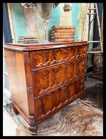 I.3444   CÓMODA DE RAÍZ