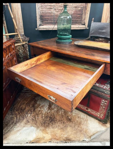 I.3445   MESA CHILENA CON GRAN CAJÓN