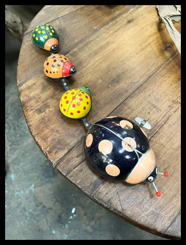 II.3573 CHINITAS DE LATA