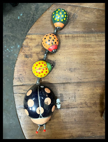 II.3573 CHINITAS DE LATA