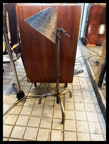 II.3192   LÁMPARA DE FIERRO