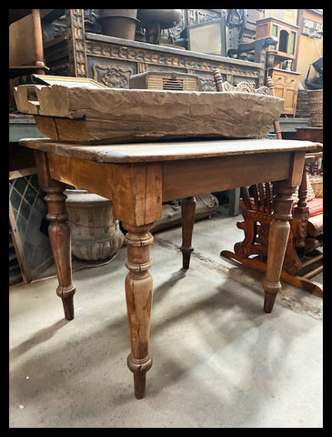 I.4048 PEQUEÑA MESA CHILENA