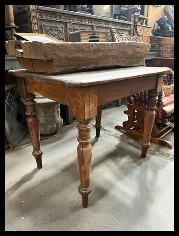 I.4048 PEQUEÑA MESA CHILENA