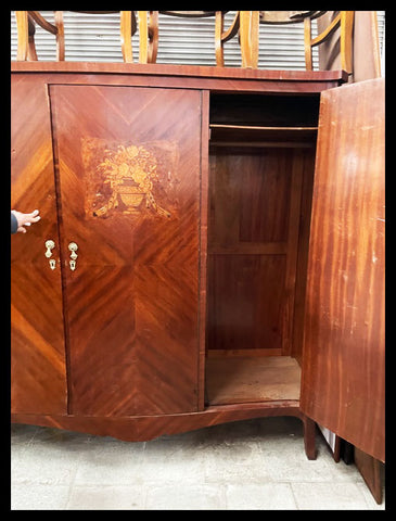 I.3465   ROPERO CON MARQUETERÍA