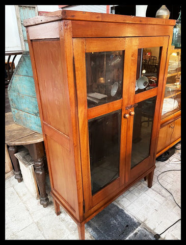 I.3470   VITRINA DE CAMPO DE LINGUE