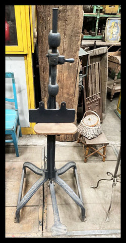 II.3209  GRAN SACA CORCHO DE FIERRO