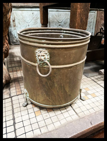 II.3210  JARDINERA DE BRONCE