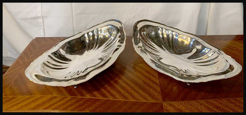 II.2362 PAR DE POCILLOS OVALADOS DE PLATA CON PATAS