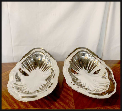 II.2362 PAR DE POCILLOS OVALADOS DE PLATA CON PATAS