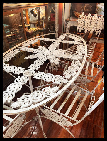 I.3515   JUEGO DE TERRAZA OVALADO FIERRO FUNDIDO