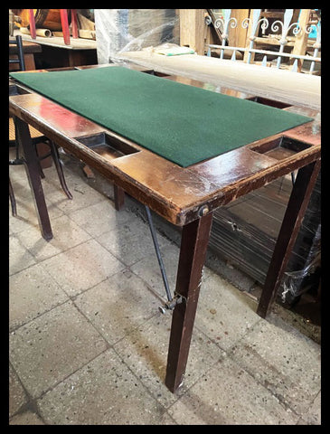 I.3528   MESA DE JUEGO PARA 6