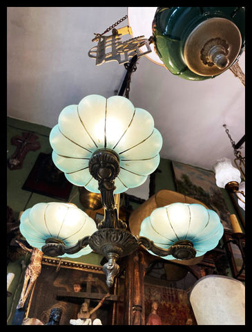 II.3225   LÁMPARA TRIPLE OPALINA CELESTE