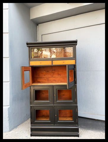 I.3545   LIBRERO NEGRO VIDRIADO