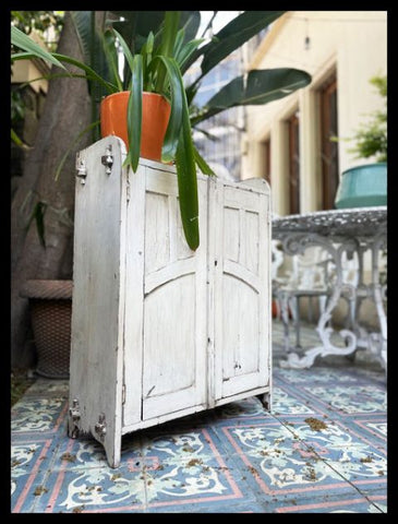 I.3553   MUEBLECITO DE CAMPO BLANCO