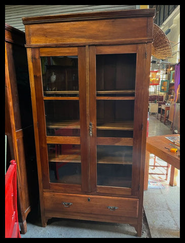 I.3903 VITRINA DE LINGUE