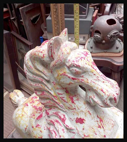 II.2370 CABALLO DE MADERA