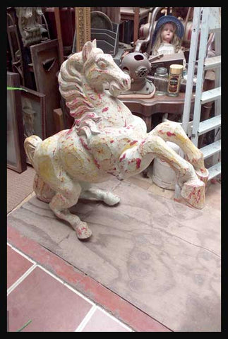 II.2370 CABALLO DE MADERA