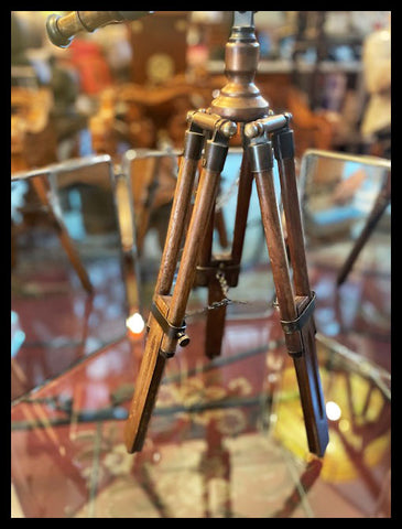 I.3583  TELESCOPIO CON TRIPODE DE BARCO