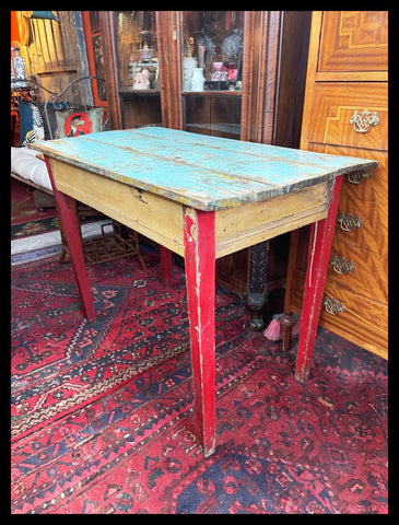 I.3586  MESA DE COLORES