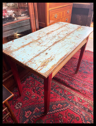 I.3586  MESA DE COLORES