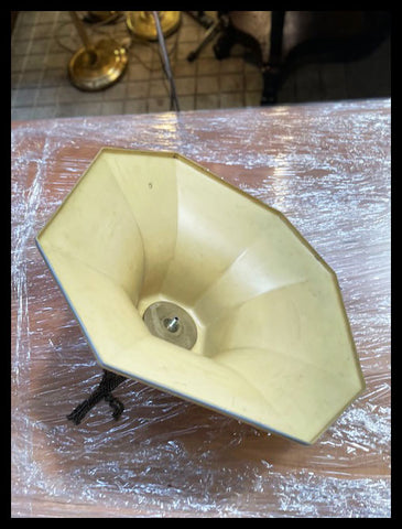 II.3258  GRAN LÁMPARA ACRÍLICO AMARILLO