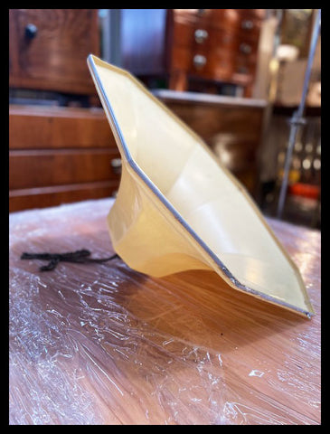 II.3258  GRAN LÁMPARA ACRÍLICO AMARILLO