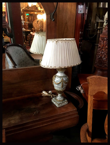 II.2259 LAMPARITA DE MÁRMOL