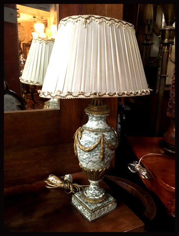 II.2259 LAMPARITA DE MÁRMOL