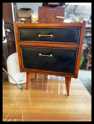 I.3591  PAR DE VELADORES SÓNICOS