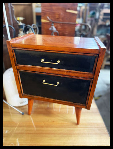 I.3591  PAR DE VELADORES SÓNICOS