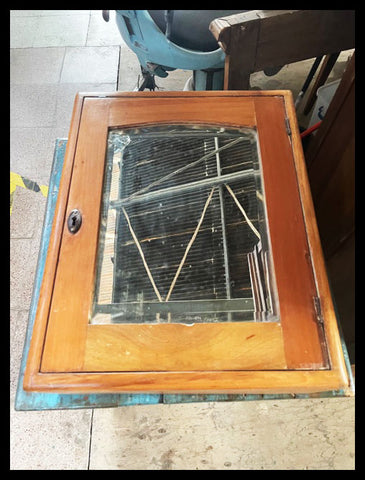 I.3598  BOTIQUIN CON ESPEJO