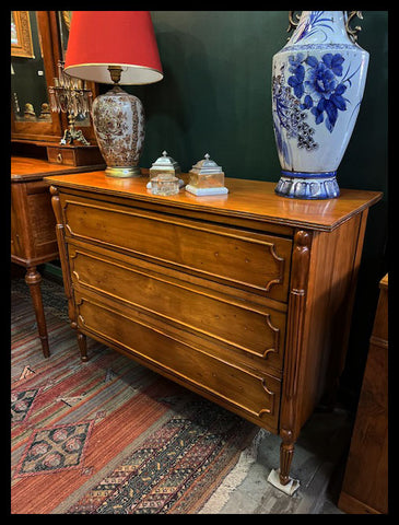 I.3912 CLÁSICA Y ESTILIZADA CÓMODA