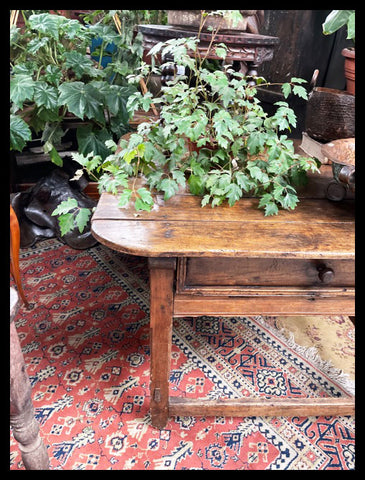 I.3608  MESA CON CAJON