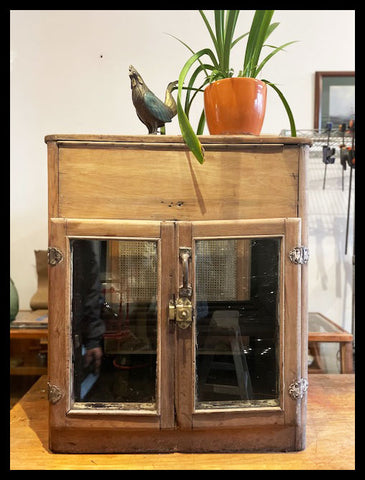 I.3618  HIELERA DE MADERA