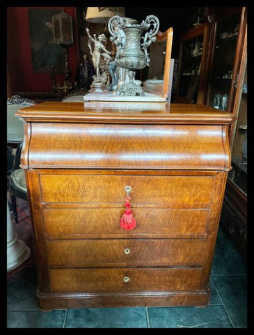 I.3622  CÓMODA CON CAJÓN SECRETO