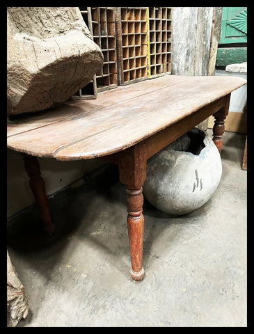 I.3631  MESA CHILENA RÚSTICA