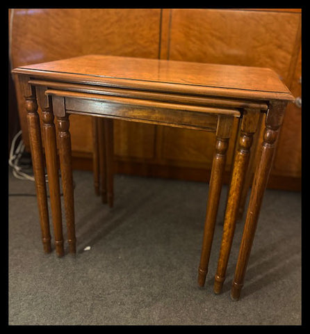 I.3814 MESAS NIDO DE MADERA