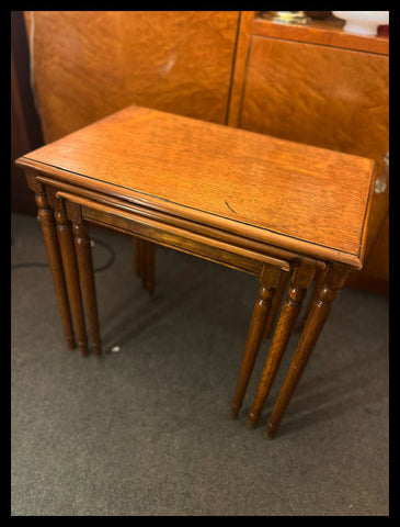 I.3814 MESAS NIDO DE MADERA