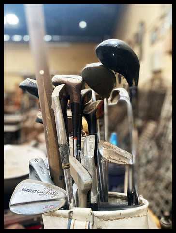 II.3293  PALOS DE GOLF EN BOLSO