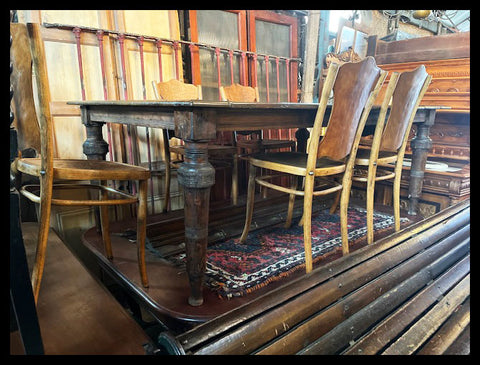 I.4064 MESA DE COMEDOR CHILENA