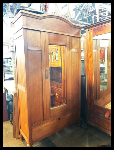 I.3653 ROPERO CON ESPEJO LINGUE