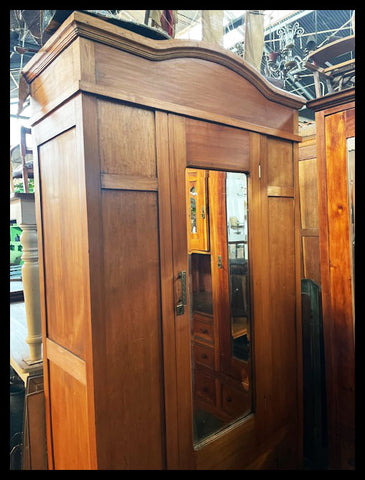 I.3653 ROPERO CON ESPEJO LINGUE