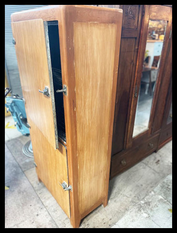 I.3657 MUEBLE MADERA REFRIGERADOR