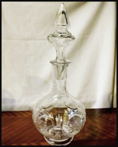 II.2381 BOTELLA DE CRISTAL CON TAPA PUNTIAGUDA