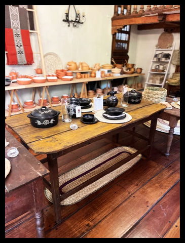 I.3674 MESA DE TABLONES AMARILLOS CON TRAVEZAÑOS